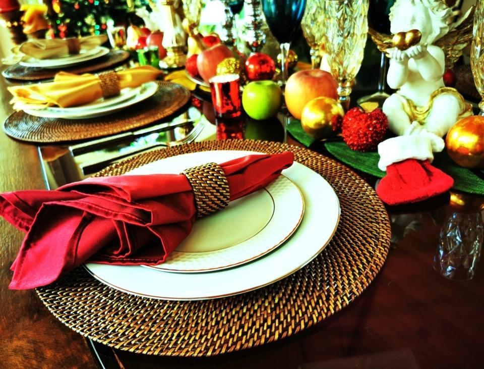 Dinnerware & Place Settings